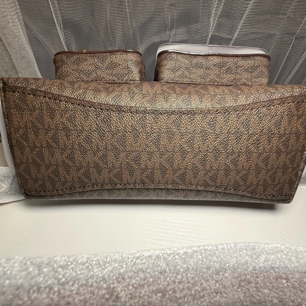 Michael kors Dakota Crossbody - Picture 4 of 10